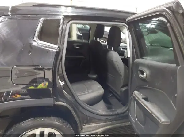 3C4NJDAB8JT320682 2018 JEEP COMPASS - Image 8