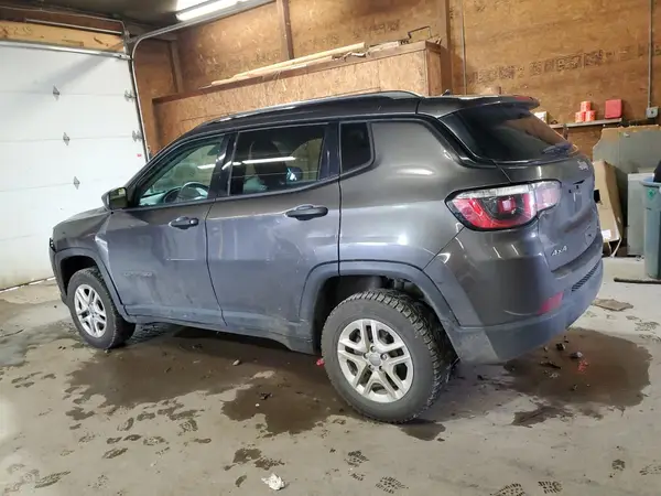 3C4NJDAB8JT334565 2018 JEEP COMPASS - Image 2