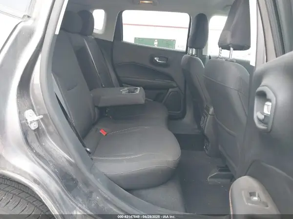 3C4NJDAB8JT343492 2018 JEEP COMPASS - Image 8