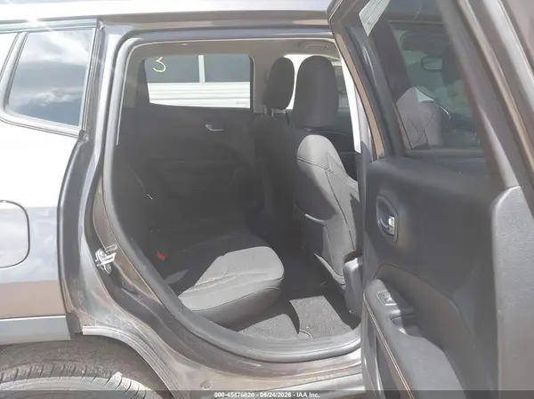 3C4NJDAB8JT392238 2018 JEEP COMPASS - Image 8
