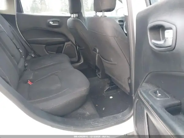 3C4NJDAB8JT410494 2018 JEEP COMPASS - Image 8