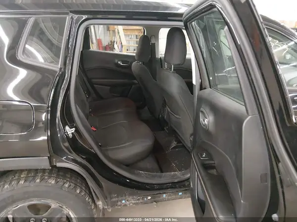 3C4NJDAB8JT464944 2018 JEEP COMPASS - Image 8