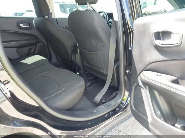 3C4NJDAB8JT492419 2018 JEEP COMPASS - Image 8