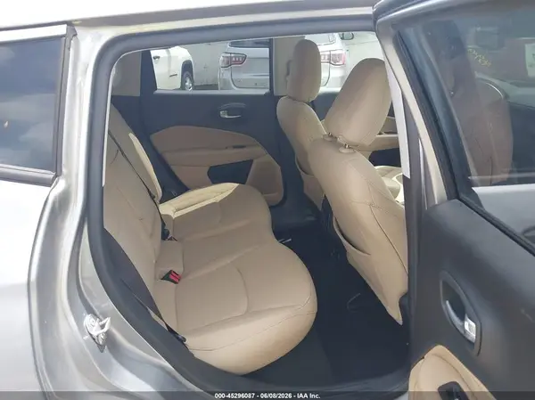 3C4NJDAB8KT619588 2019 JEEP COMPASS - Image 8