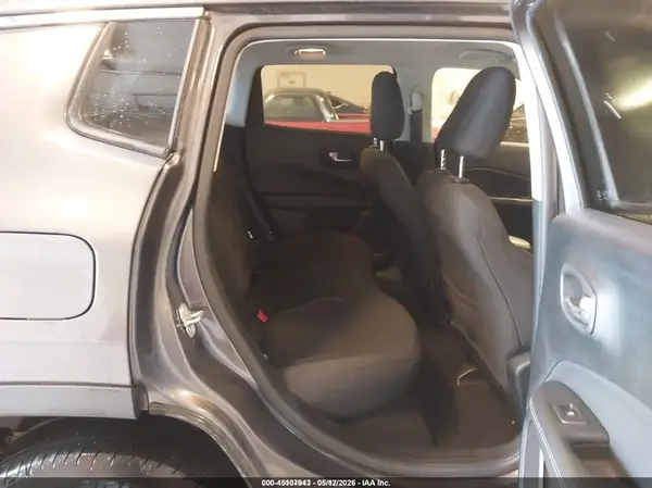 3C4NJDAB8KT649951 2019 JEEP COMPASS - Image 8