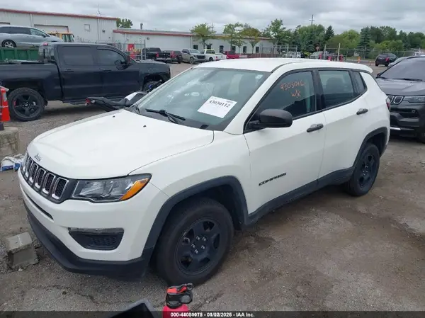 3C4NJDAB8KT650579 2019 JEEP COMPASS - Image 2
