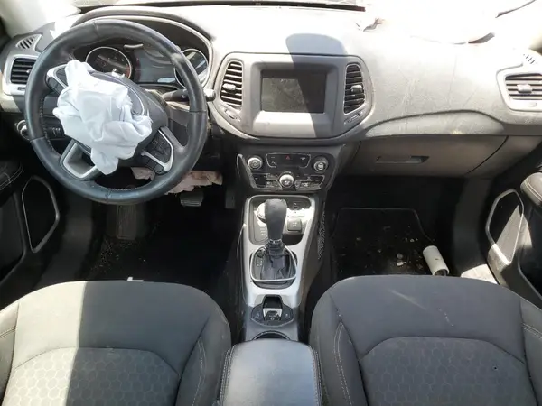 3C4NJDAB8KT665793 2019 JEEP COMPASS - Image 8