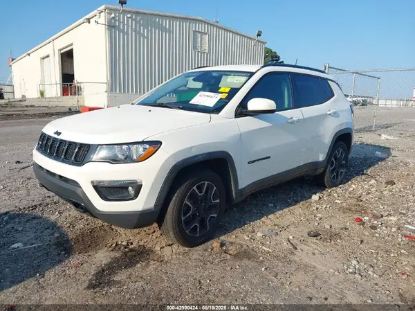 3C4NJDAB8KT679306 2019 JEEP COMPASS - Image 2