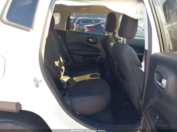 3C4NJDAB8KT679306 2019 JEEP COMPASS - Image 8