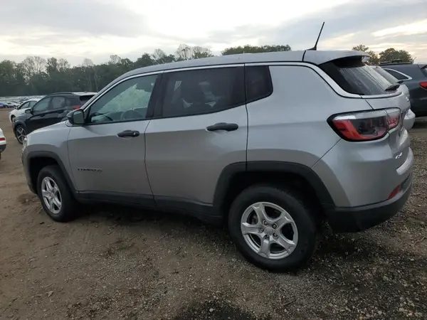 3C4NJDAB8NT121556 2022 JEEP COMPASS - Image 2