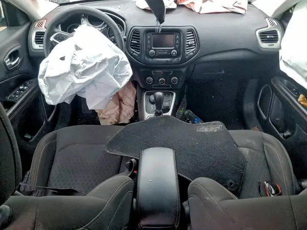 3C4NJDAB9JT107854 2018 JEEP COMPASS - Image 8