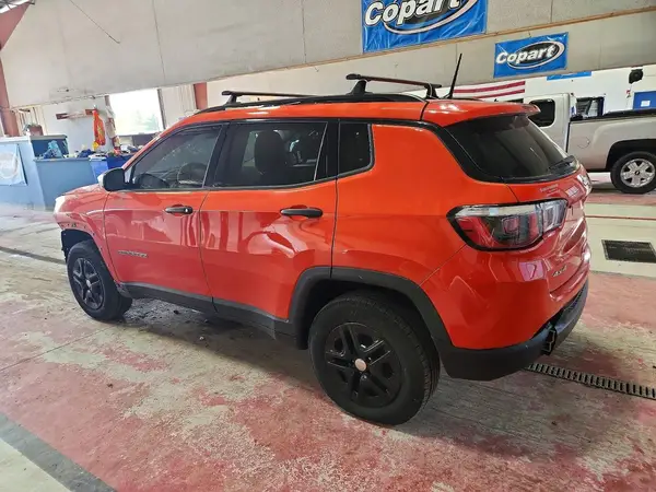 3C4NJDAB9JT126680 2018 JEEP COMPASS - Image 2