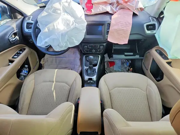 3C4NJDAB9JT213334 2018 JEEP COMPASS - Image 8