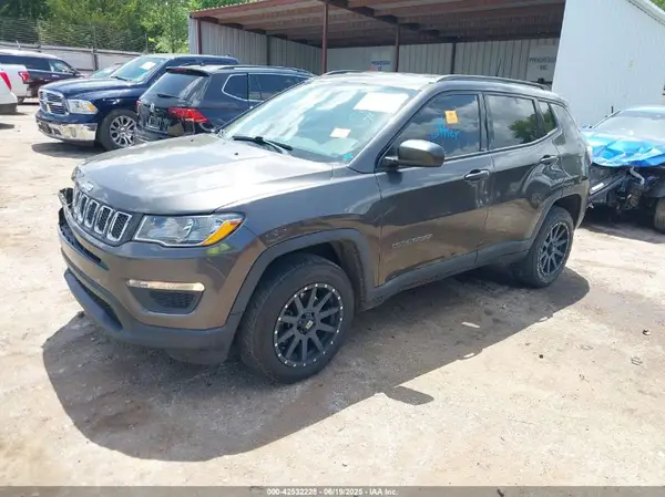 3C4NJDAB9JT246527 2018 JEEP COMPASS - Image 2