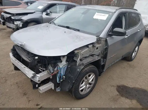 3C4NJDAB9JT284050 2018 JEEP COMPASS - Image 2