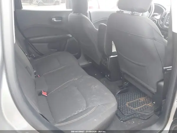 3C4NJDAB9JT284050 2018 JEEP COMPASS - Image 8