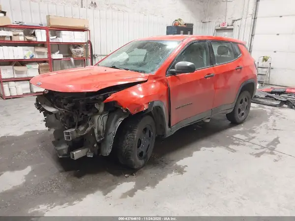 3C4NJDAB9JT321212 2018 JEEP COMPASS - Image 2