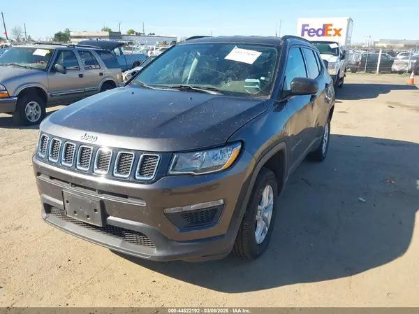 3C4NJDAB9JT373326 2018 JEEP COMPASS - Image 2