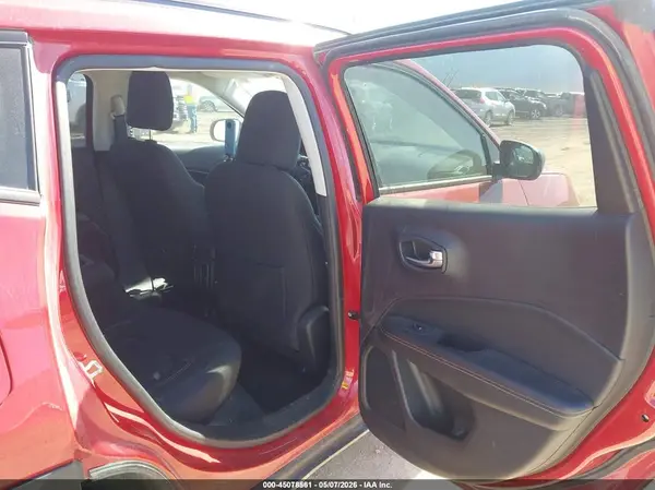 3C4NJDAB9JT392278 2018 JEEP COMPASS - Image 8