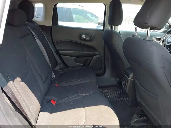 3C4NJDAB9JT399330 2018 JEEP COMPASS - Image 8