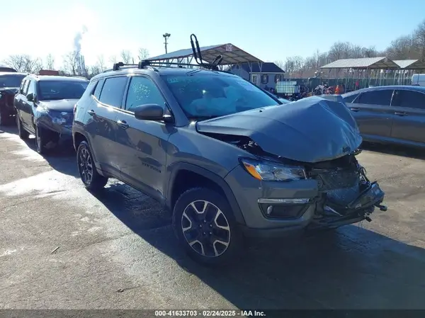 3C4NJDAB9KT734409 2019 JEEP COMPASS - Image 1