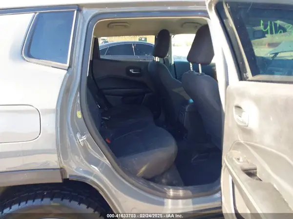 3C4NJDAB9KT734409 2019 JEEP COMPASS - Image 8