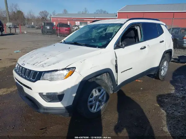 3C4NJDAB9LT157057 2020 JEEP COMPASS - Image 2
