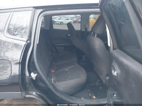 3C4NJDAB9MT578732 2021 JEEP COMPASS - Image 8