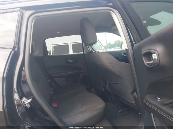 3C4NJDABXJT100881 2018 JEEP COMPASS - Image 8
