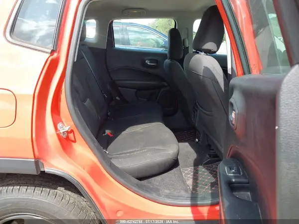 3C4NJDABXJT147909 2018 JEEP COMPASS - Image 8