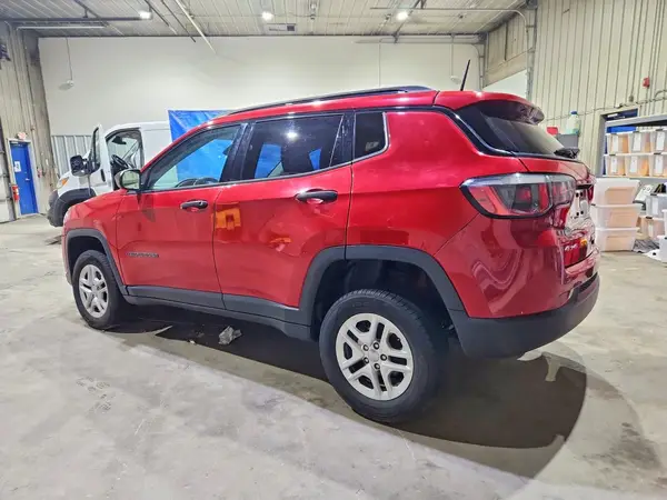 3C4NJDABXJT163284 2018 JEEP COMPASS - Image 2