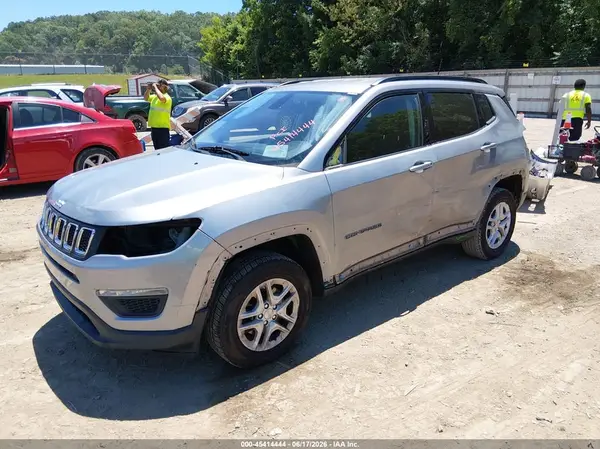 3C4NJDABXJT255673 2018 JEEP COMPASS - Image 2