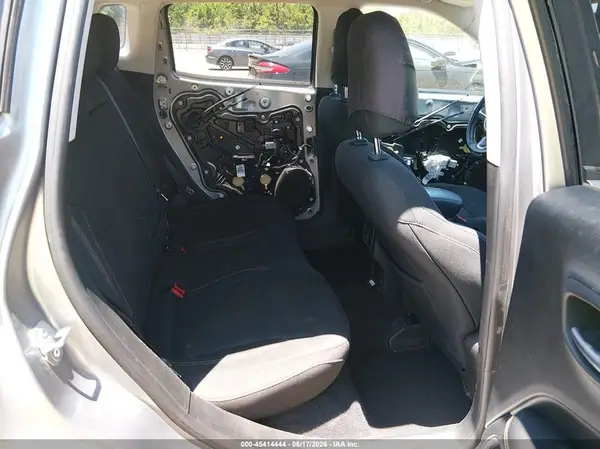 3C4NJDABXJT255673 2018 JEEP COMPASS - Image 8