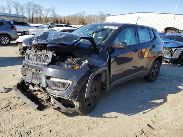 3C4NJDABXJT320568 2018 JEEP COMPASS - Image 1