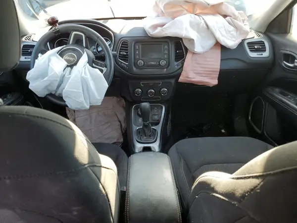 3C4NJDABXJT320568 2018 JEEP COMPASS - Image 8