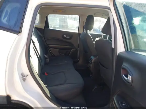 3C4NJDABXJT401893 2018 JEEP COMPASS - Image 8