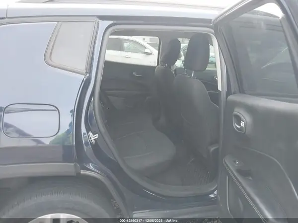 3C4NJDABXJT422842 2018 JEEP COMPASS - Image 8