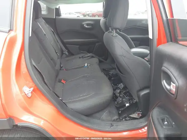 3C4NJDABXJT457154 2018 JEEP COMPASS - Image 8