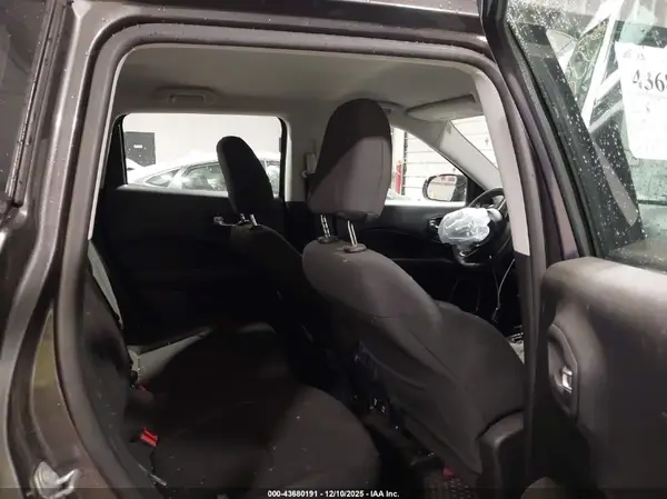 3C4NJDABXKT599649 2019 JEEP COMPASS - Image 8