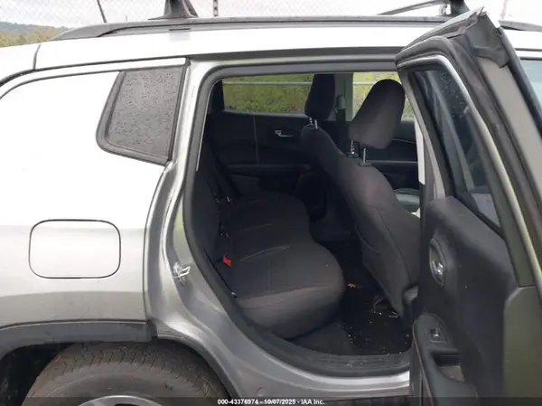 3C4NJDABXKT714007 2019 JEEP COMPASS - Image 8