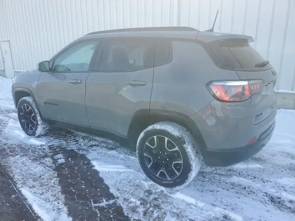 3C4NJDABXKT754197 2019 JEEP COMPASS - Image 2