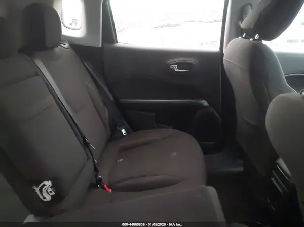 3C4NJDABXKT835300 2019 JEEP COMPASS - Image 8