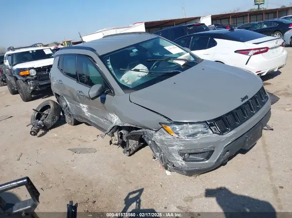 3C4NJDABXKT847866 2019 JEEP COMPASS - Image 1
