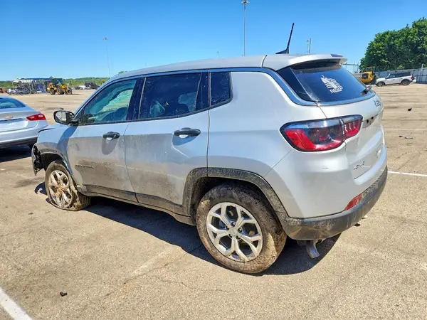 3C4NJDAN5RT135611 2024 JEEP COMPASS - Image 2