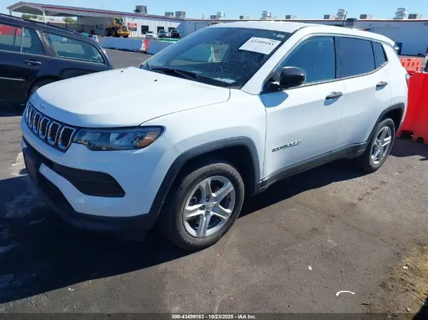 3C4NJDAN8PT575013 2023 JEEP COMPASS - Image 2