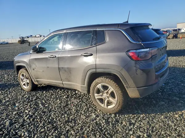 3C4NJDAN9PT563596 2023 JEEP COMPASS - Image 2