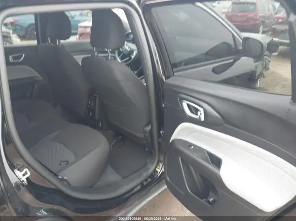 3C4NJDANXST550588 2025 JEEP COMPASS - Image 8