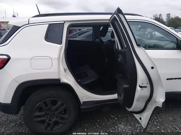3C4NJDBB0HT611122 2017 JEEP COMPASS - Image 8