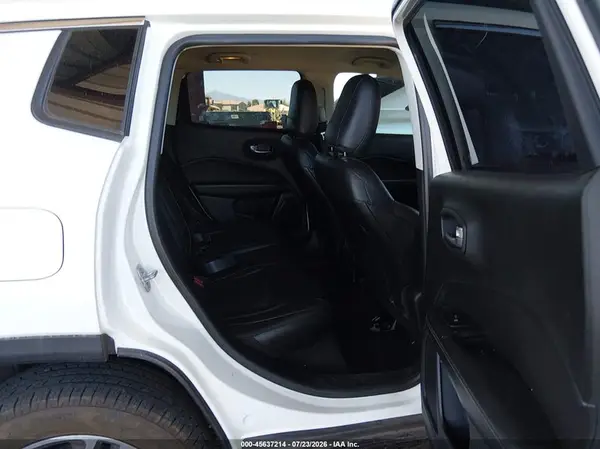 3C4NJDBB0HT635372 2017 JEEP COMPASS - Image 8