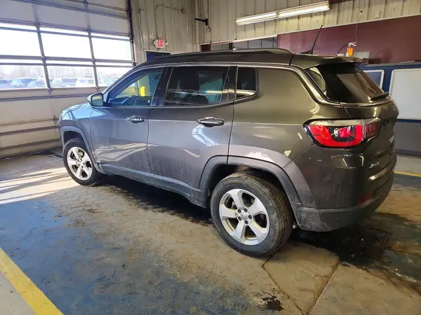 3C4NJDBB0HT651927 2017 JEEP COMPASS - Image 2